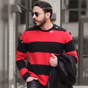 Distressed sweater wool mix from guess in excellent condition!!!!